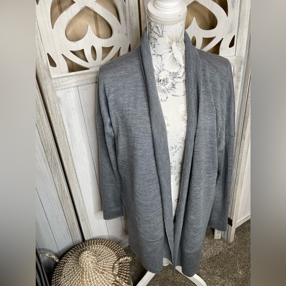 Lululemon Womens Size 8 Gray Sit in Lotus Wrap Merino Wool Oversized Cardigan - Picture 1 of 10